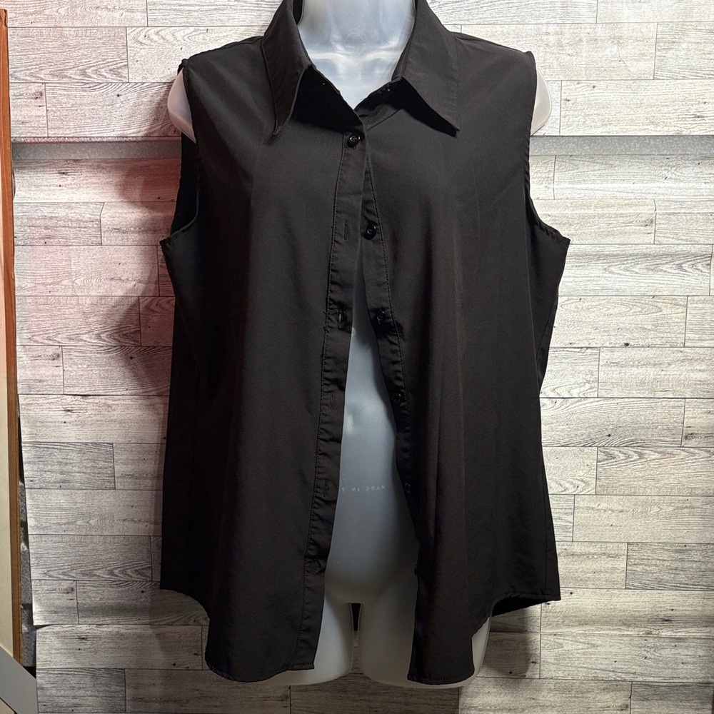 Elegant Black Sleeveless Button-Down Shirt